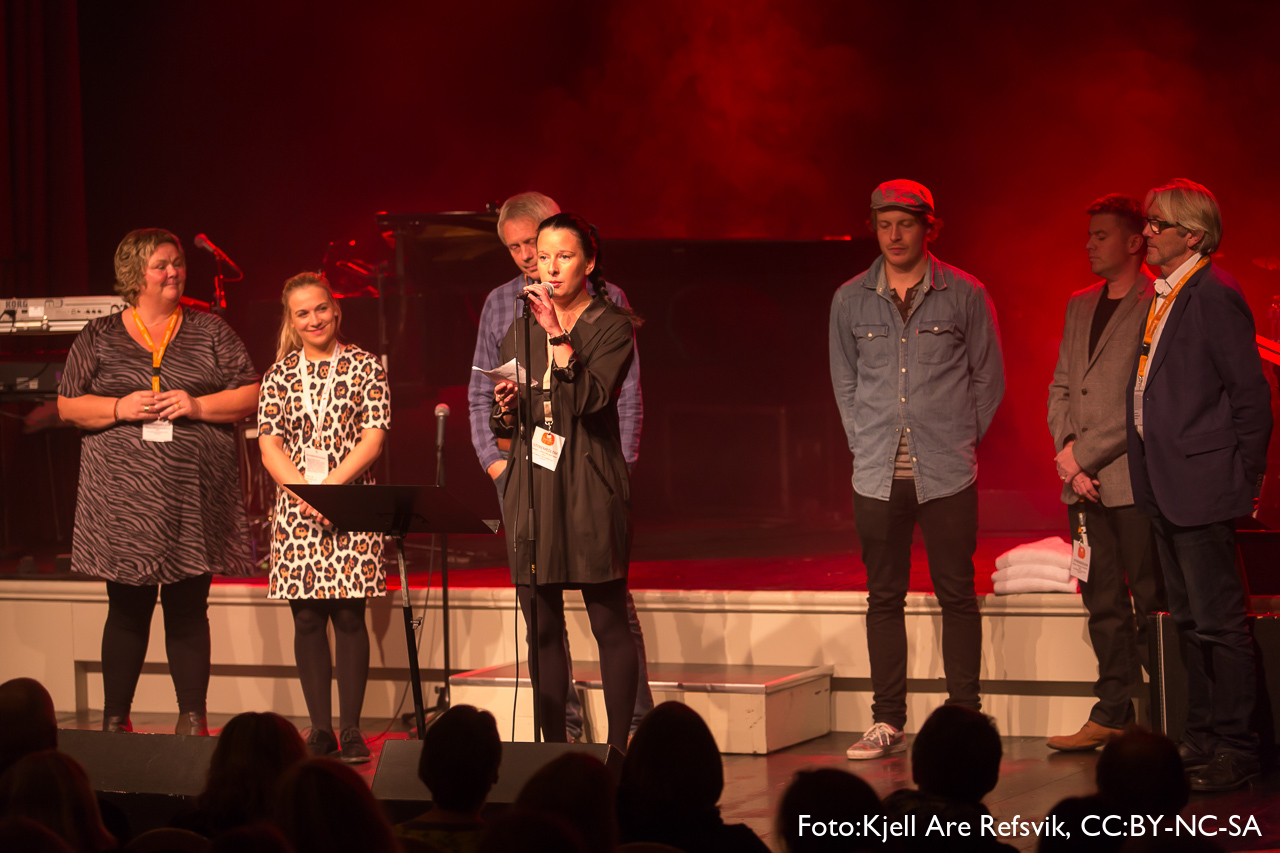 F.v. Styremedlemmer i Dølajazz Mette Kari Worum, Linn Cecilie Mæhlum,Magne Strømsnes, Hilde Fauskerud, Morten Knarrum, Bjørn Arild Løken (kreko.no) og Bjarte Ytre-Arne. Ågot Bugge var ikke tilstede.