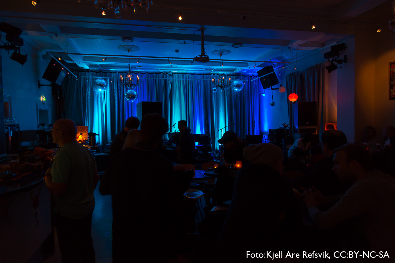 Pause før konsert på Café Stift i Kulturhuset Banken, Lillehammer.