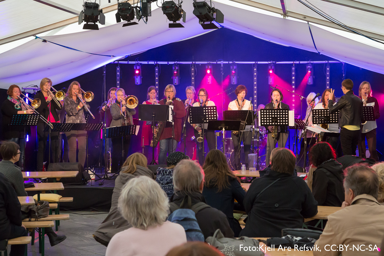 Shebop Big Band under ledelse av Beate Elstad.