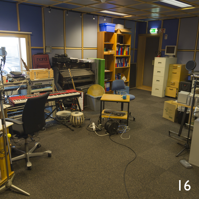 Lyd er viktig og NRK på Lillehammer har spennende omgivelser for å arbeide med lyd og musikk.
