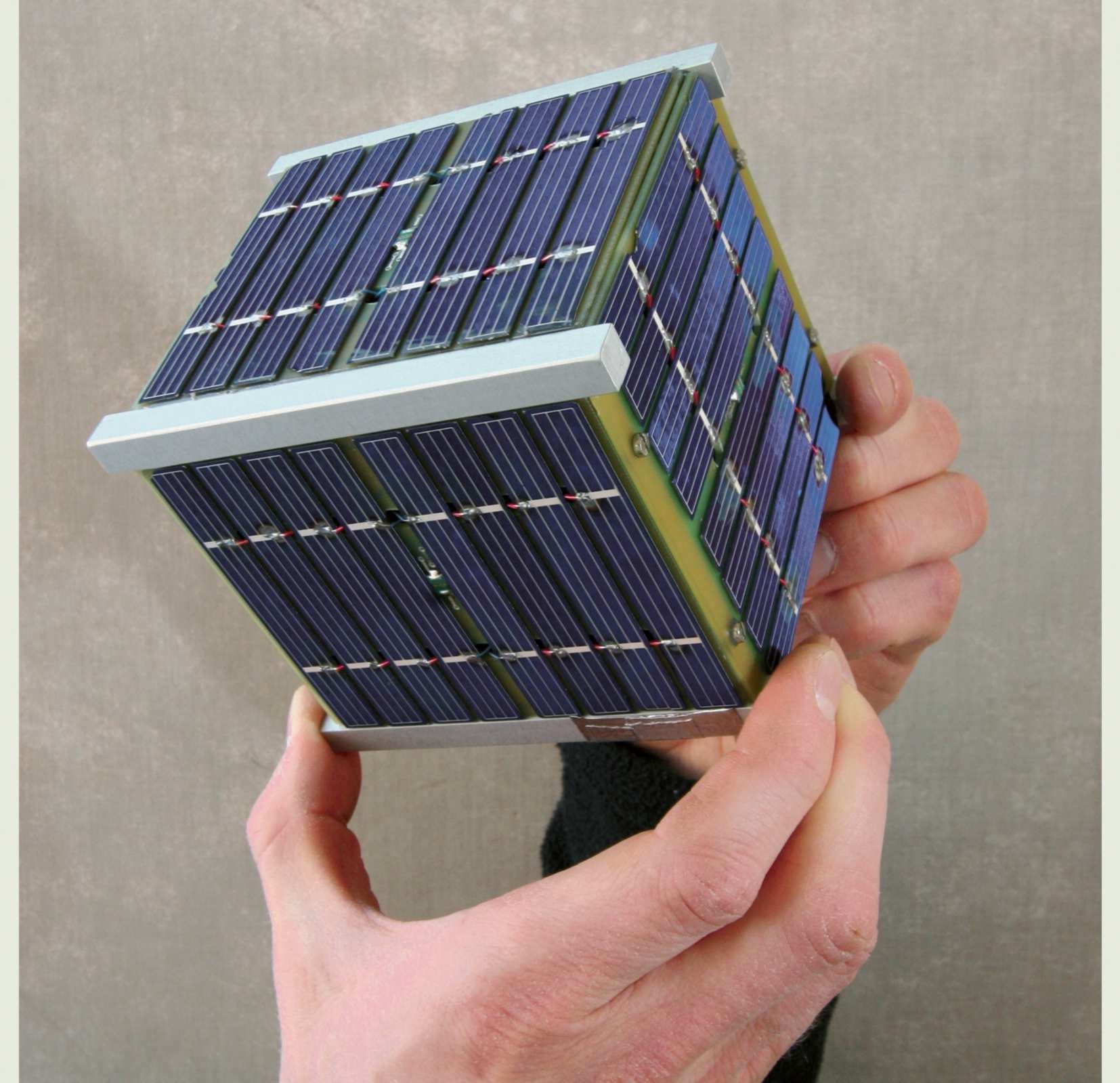 nCube, Illustrating size and solar panels, Photo: NTNU Info/Nina E. Tveter